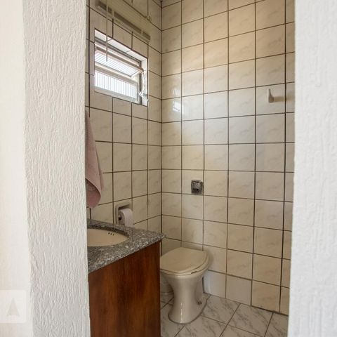 Casa à venda com 400m², 6 quartos e 2 vagasBanheiro da Suíte 2
