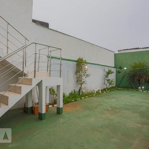 Casa à venda com 192m², 3 quartos e 4 vagasQuintal