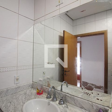 Casa para alugar com 330m², 8 quartos e 5 vagasBanheiro Social