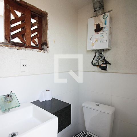 Casa para alugar com 330m², 8 quartos e 5 vagasBanheiro de serviço