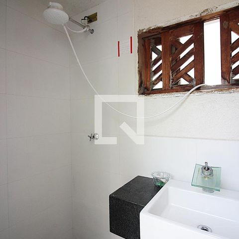 Casa para alugar com 330m², 8 quartos e 5 vagasBanheiro de serviço