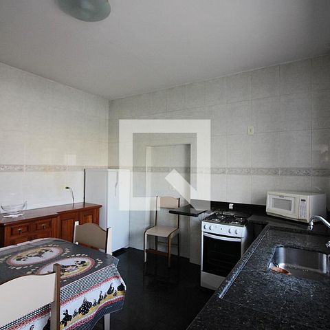 Casa para alugar com 330m², 8 quartos e 5 vagasCozinha