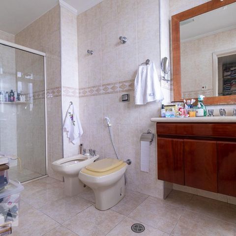 Apartamento à venda com 352m², 4 quartos e 2 vagasBanheiro da suíte