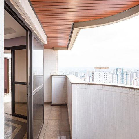 Apartamento à venda com 330m², 4 quartos e 4 vagasCobertura - Varanda