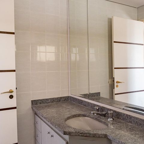 Apartamento à venda com 330m², 4 quartos e 4 vagasBanheiro 3 - Suíte