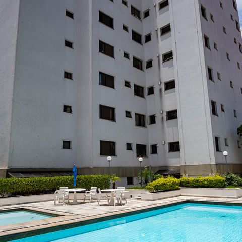 Apartamento à venda com 330m², 4 quartos e 4 vagasÁrea comum - Piscina