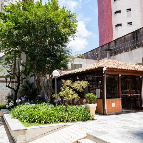 Apartamento à venda com 330m², 4 quartos e 4 vagasÁrea comum - Churrasqueira