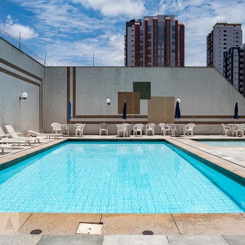 Apartamento à venda com 330m², 4 quartos e 4 vagasÁrea comum - Piscina