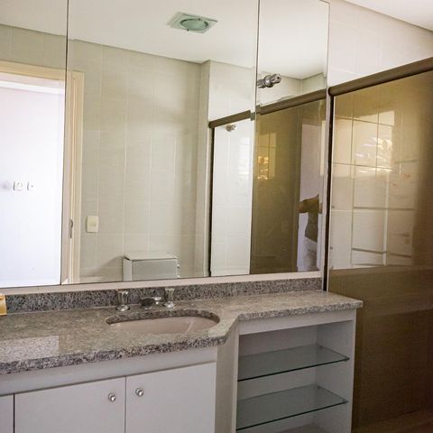 Apartamento à venda com 330m², 4 quartos e 4 vagasBanheiro 3 - Suíte