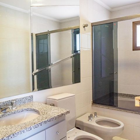 Apartamento à venda com 330m², 4 quartos e 4 vagasCobertura - Banheiro 4