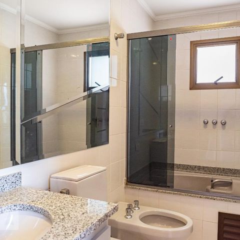 Apartamento à venda com 330m², 4 quartos e 4 vagasCobertura - Banheiro 4