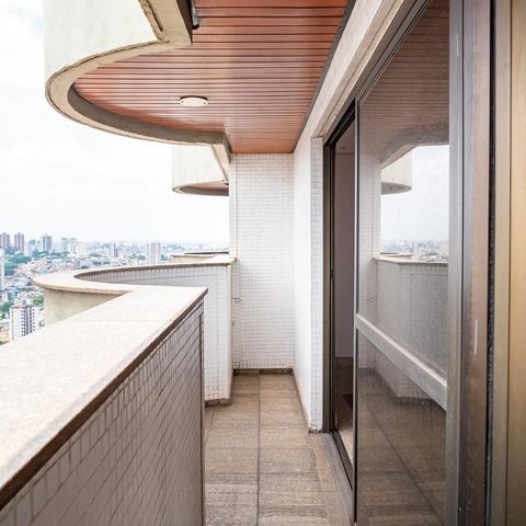 Apartamento à venda com 330m², 4 quartos e 4 vagasCobertura - Varanda