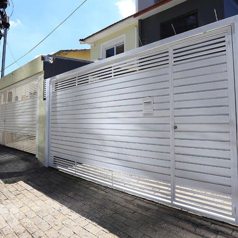 Casa à venda com 120m², 3 quartos e 2 vagasFachada