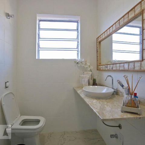 Casa à venda com 120m², 3 quartos e 2 vagasBanheiro