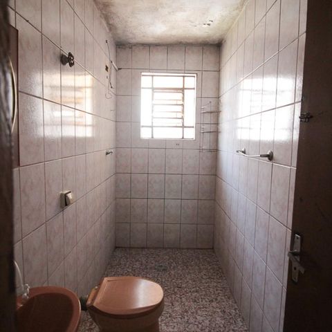 Casa à venda com 400m², 2 quartos e 2 vagasBanheiro