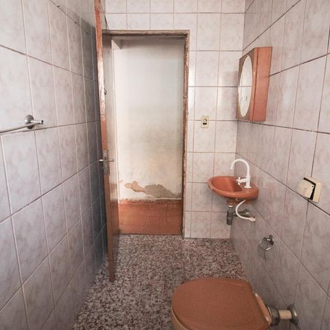 Casa à venda com 400m², 2 quartos e 2 vagasBanheiro
