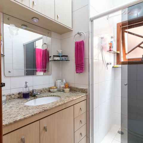 Casa à venda com 183m², 3 quartos e 2 vagasBanheiro quarto 3 suíte