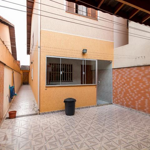 Casa à venda com 183m², 3 quartos e 2 vagasQuintal - fundos