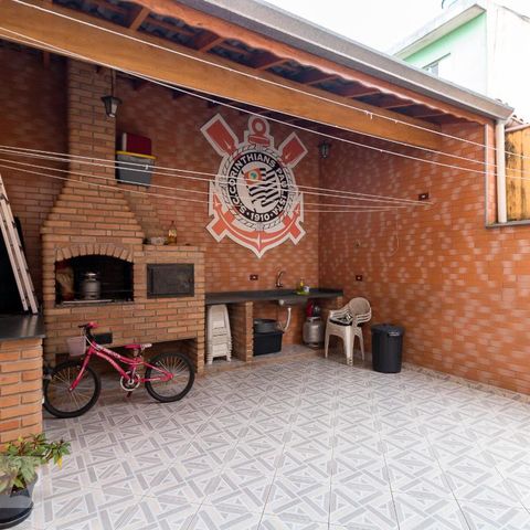 Casa à venda com 183m², 3 quartos e 2 vagasChurrasqueira e quintal