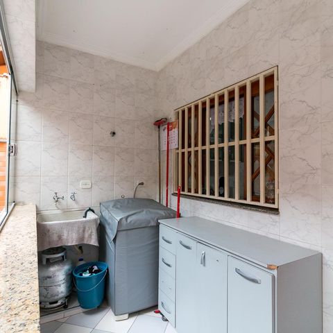 Casa à venda com 183m², 3 quartos e 2 vagasÁrea de serviço