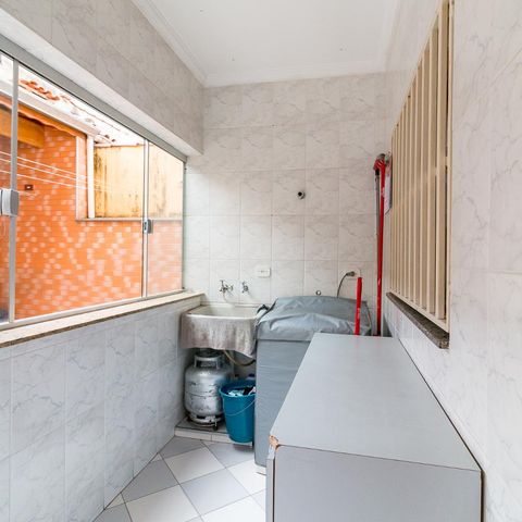 Casa à venda com 183m², 3 quartos e 2 vagasÁrea de serviço