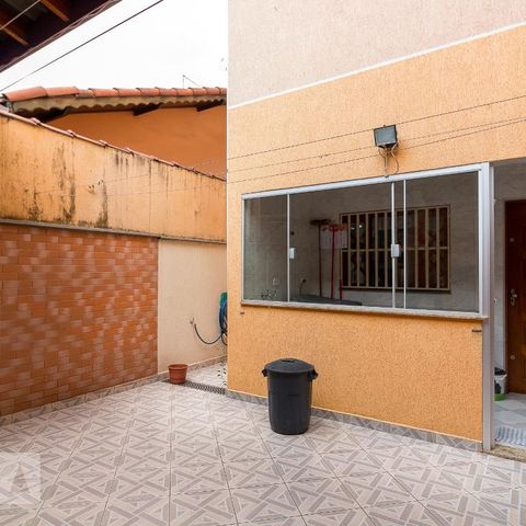 Casa à venda com 183m², 3 quartos e 2 vagasQuintal - fundos