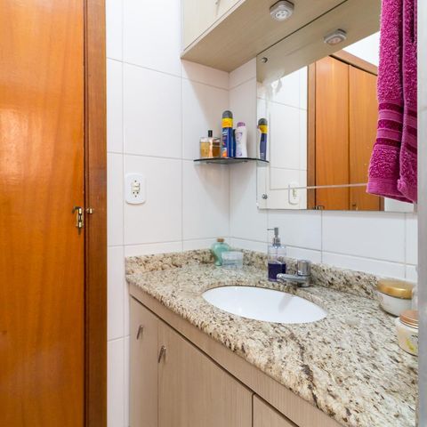 Casa à venda com 183m², 3 quartos e 2 vagasBanheiro quarto 3 suíte