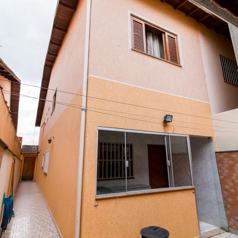 Casa à venda com 183m², 3 quartos e 2 vagasFachada da casa - fundos