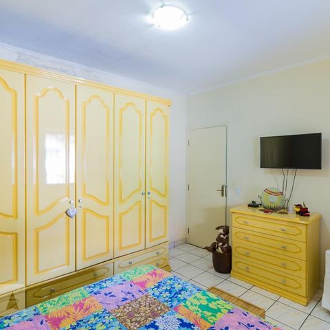 Casa à venda com 200m², 5 quartos e 2 vagasQuarto 3