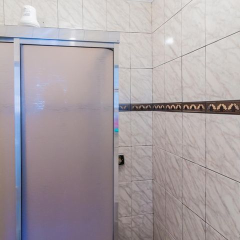 Casa à venda com 200m², 5 quartos e 2 vagasDetalhe banheiro