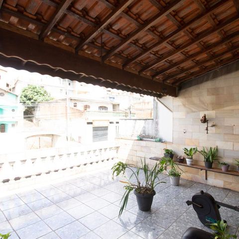 Casa à venda com 200m², 5 quartos e 2 vagasVaranda