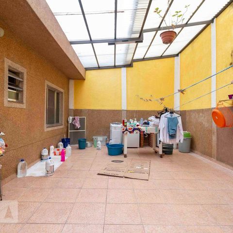 Casa à venda com 218m², 3 quartos e 5 vagasÁrea de Serviço 