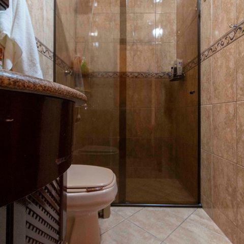 Casa à venda com 218m², 3 quartos e 5 vagasBanheiro Corredor