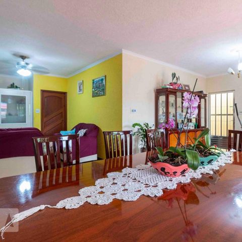 Casa à venda com 218m², 3 quartos e 5 vagasSala