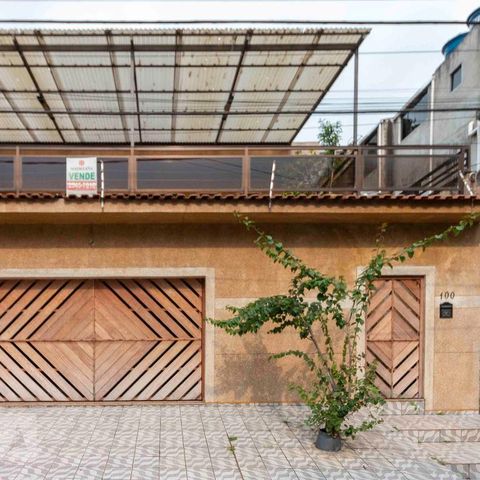 Casa à venda com 218m², 3 quartos e 5 vagasFachada