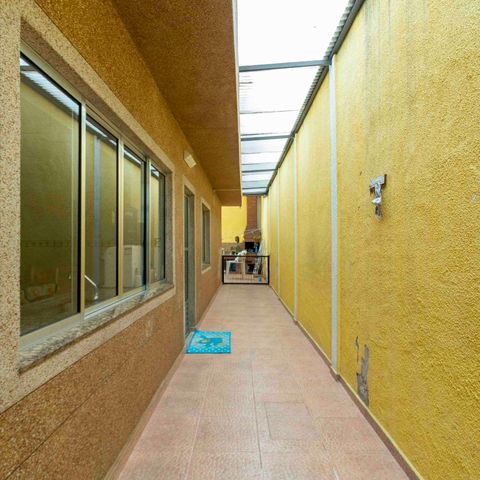 Casa à venda com 218m², 3 quartos e 5 vagasCorredor Externo