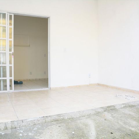 Casa de condomínio à venda com 160m², 4 quartos e 1 vagaQuintal