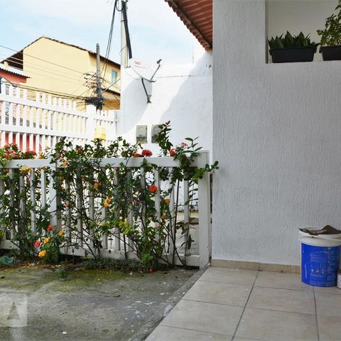 Casa de condomínio à venda com 160m², 4 quartos e 1 vagaQuintal
