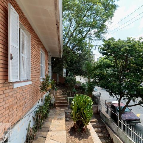 Casa para alugar com 450m², 5 quartos e 1 vagaFachada