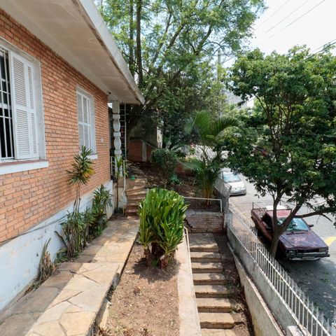 Casa para alugar com 450m², 5 quartos e 1 vagaFachada