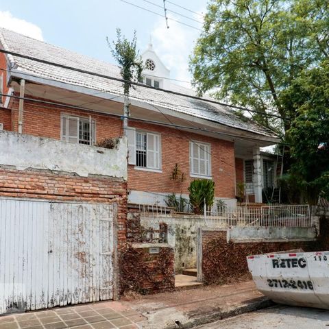 Casa para alugar com 450m², 5 quartos e 1 vagaFachada