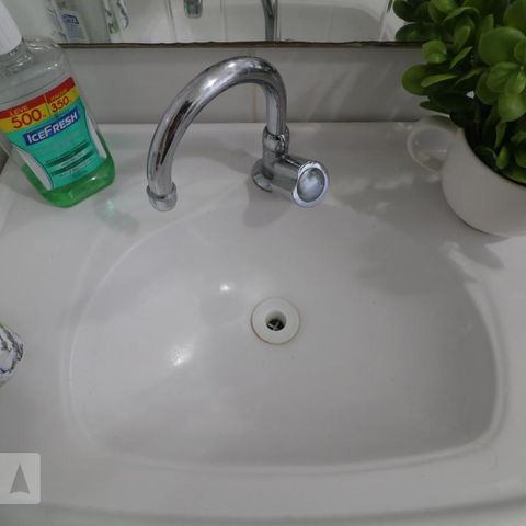 Casa à venda com 200m², 4 quartos e 3 vagasBanheiro suite 1 - pia