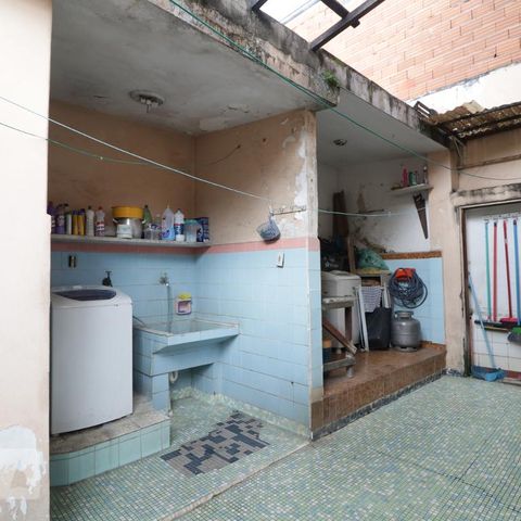 Casa à venda com 200m², 4 quartos e 3 vagasArea de serviço