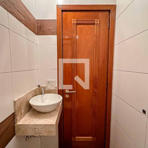Casa à venda com 200m², 3 quartos e 5 vagasBanheiro da Suíte 2