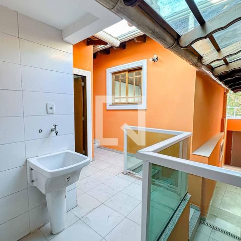 Casa à venda com 200m², 3 quartos e 5 vagasÁrea de Serviço