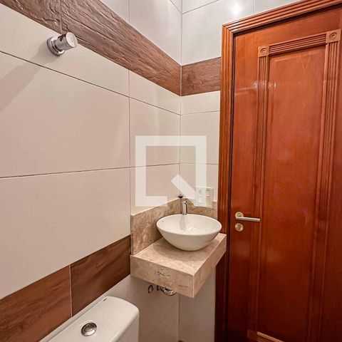Casa à venda com 200m², 3 quartos e 5 vagasBanheiro da Suíte 2
