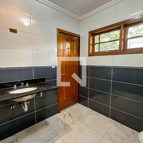 Casa à venda com 200m², 3 quartos e 5 vagasBanheiro da Suíte 1