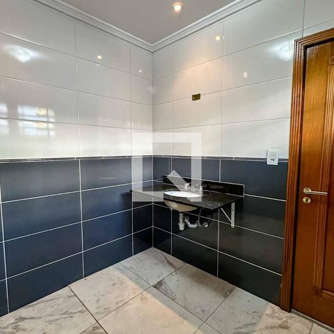 Casa à venda com 200m², 3 quartos e 5 vagasBanheiro da Suíte 1
