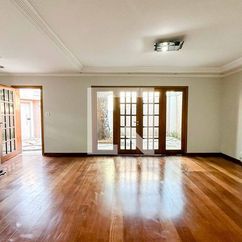 Casa à venda com 200m², 3 quartos e 5 vagasSala