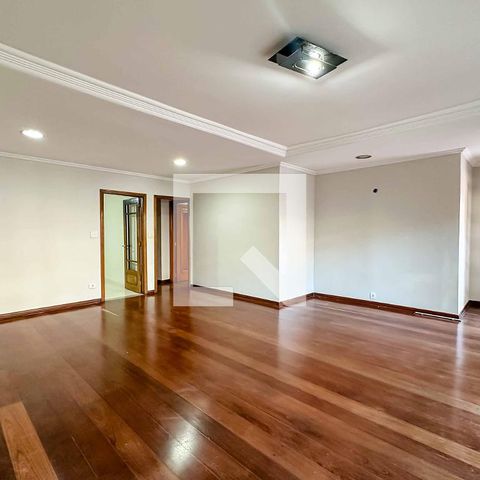 Casa à venda com 200m², 3 quartos e 5 vagasSala